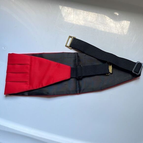 Red satin cummerbund - Picture 3 of 4